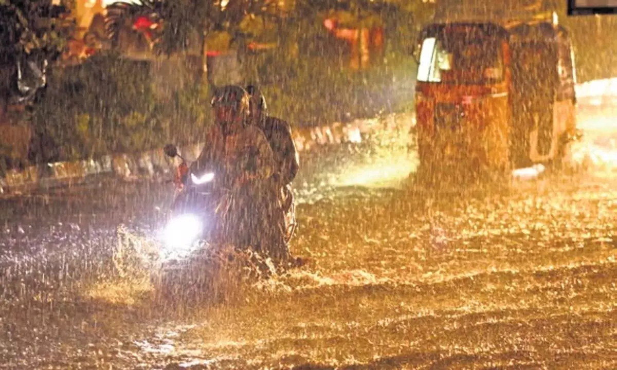 लंबे समय तक गर्मी के बाद हैदराबाद में भारी बारिश