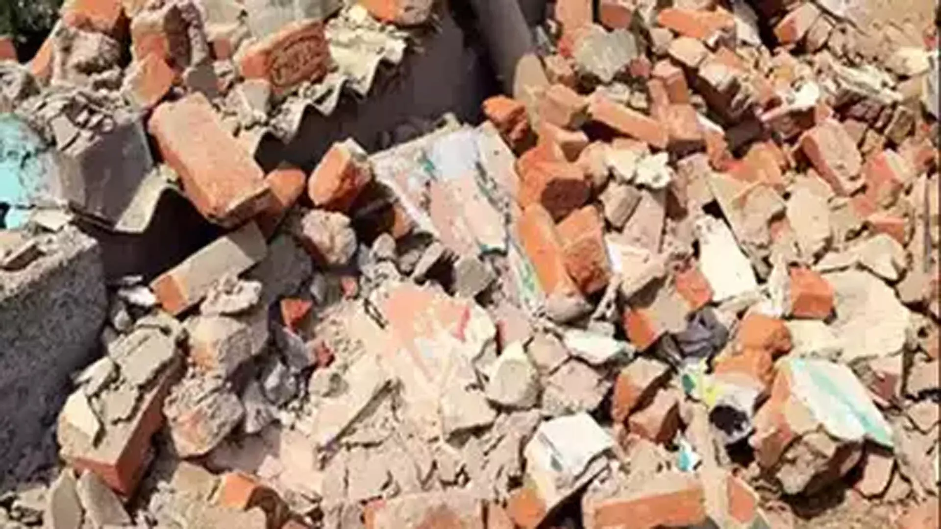 हैदराबाद में भारी बारिश के बीच दीवार गिरने से सात लोगों की मौत