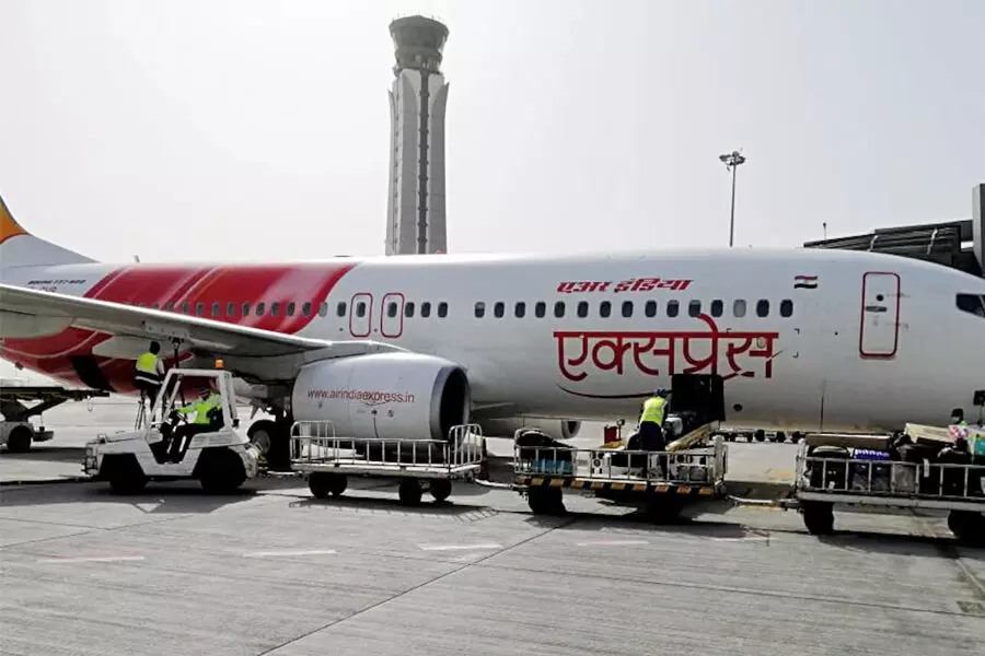 क्रू के सामूहिक बीमारी अवकाश पर जाने के कारण एयर इंडिया एक्सप्रेस की 86 उड़ानें रद्द