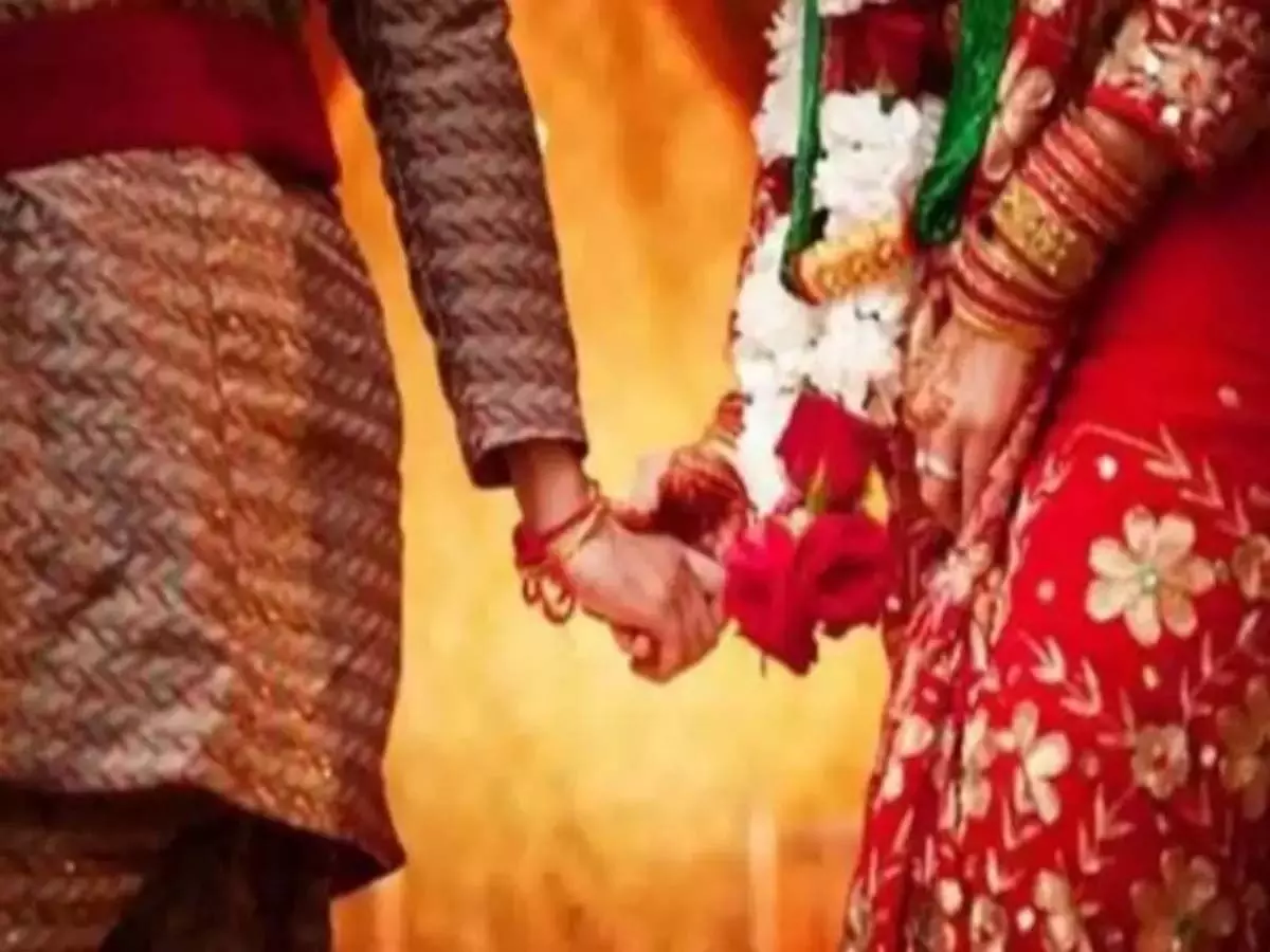 भद्रक : महिला ने ससुर की मदद से पति की मंदिर में हो रही दूसरी शादी रुकवा दी