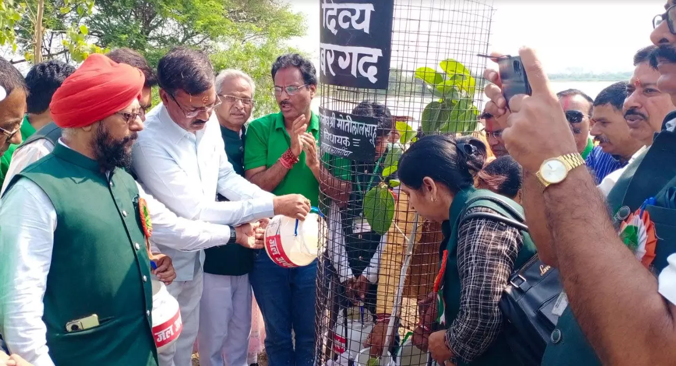 ग्रीन आर्मी गजराजबांध बचाने की मुहिम में शामिल हुए विधायक मोतीलाल साहू