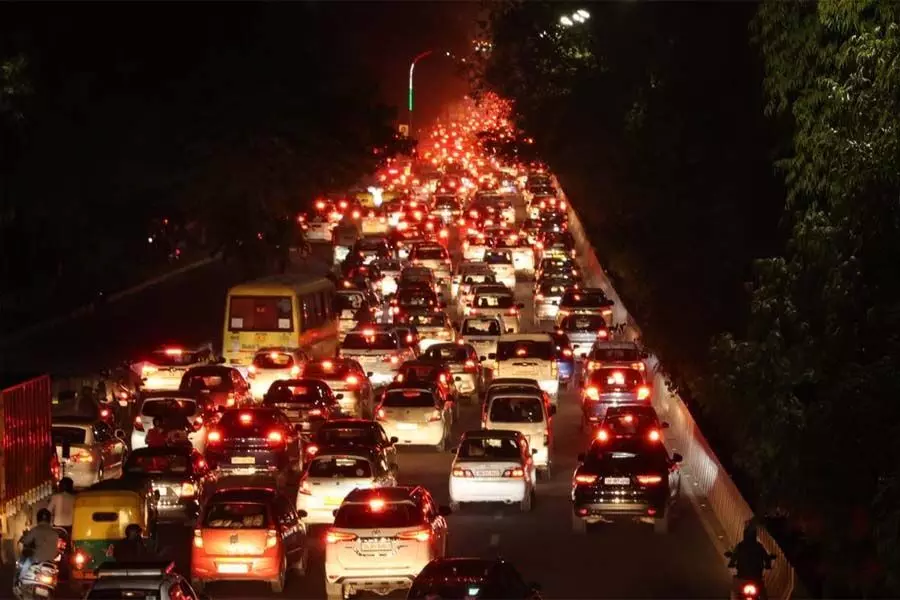 मूसलाधार बारिश के बाद हैदराबाद में कई किलोमीटर लंबा ट्रैफिक जाम