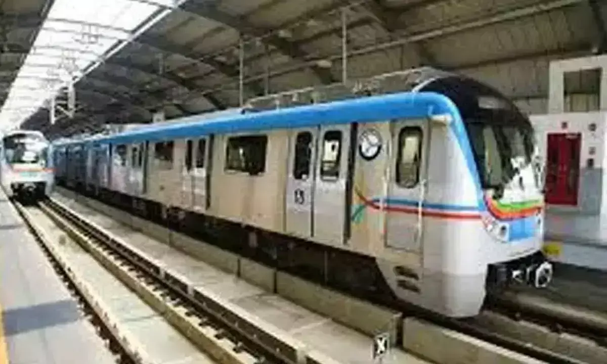 हैदराबाद: भारी बारिश, तेज़ हवाओं के कारण मेट्रो रेल सेवाएं बाधित हुईं