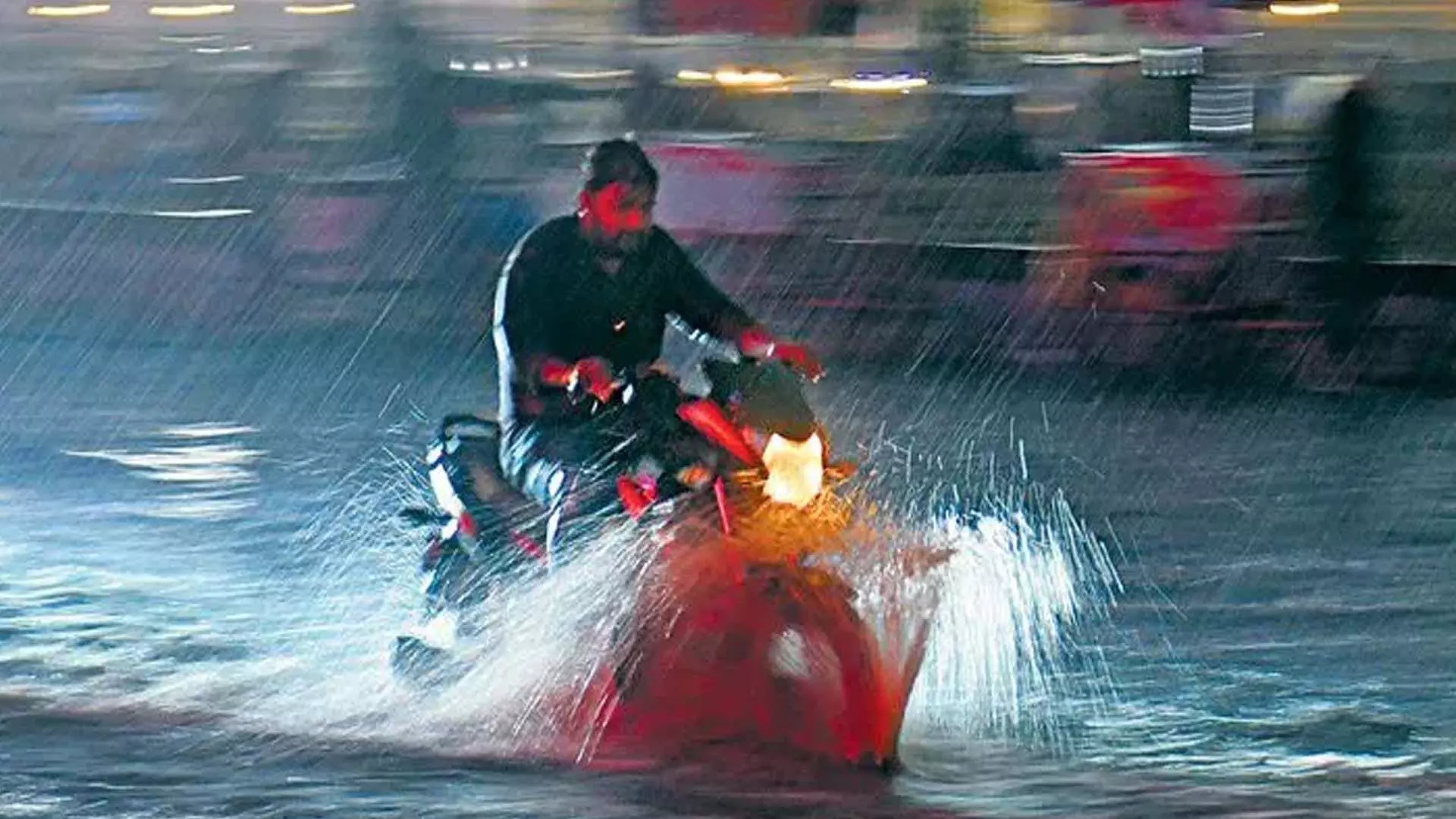 हैदराबाद के मियापुर में भारी बारिश का असर