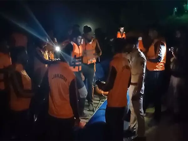 पुलवामा में झेलम नदी में नाव पलटी, 2 लोग लापता