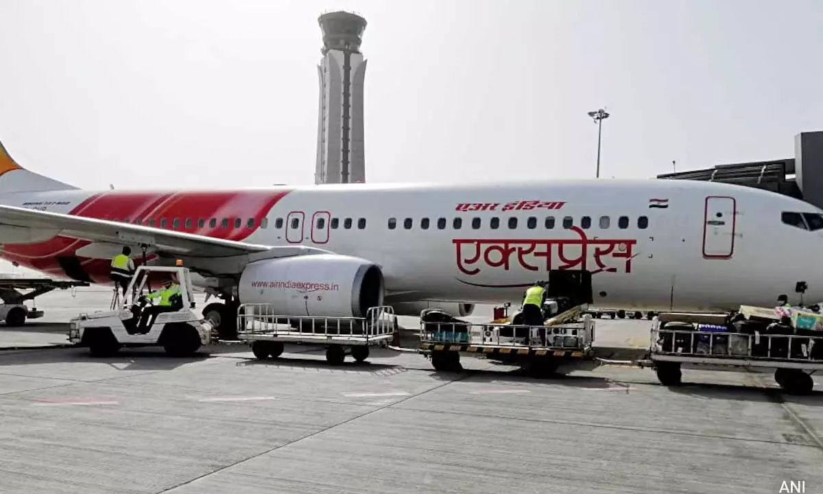 एयर इंडिया एक्सप्रेस ने 90 से अधिक उड़ानें रद्द कीं, यात्री फंसे रहे