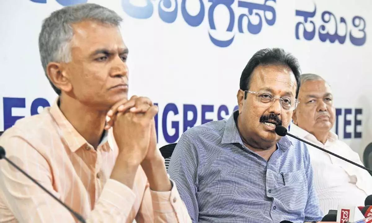 कर्नाटक के मंत्रियों ने किया डीकेएस का बचाव, कहा जेडीएस ध्यान भटका रहा