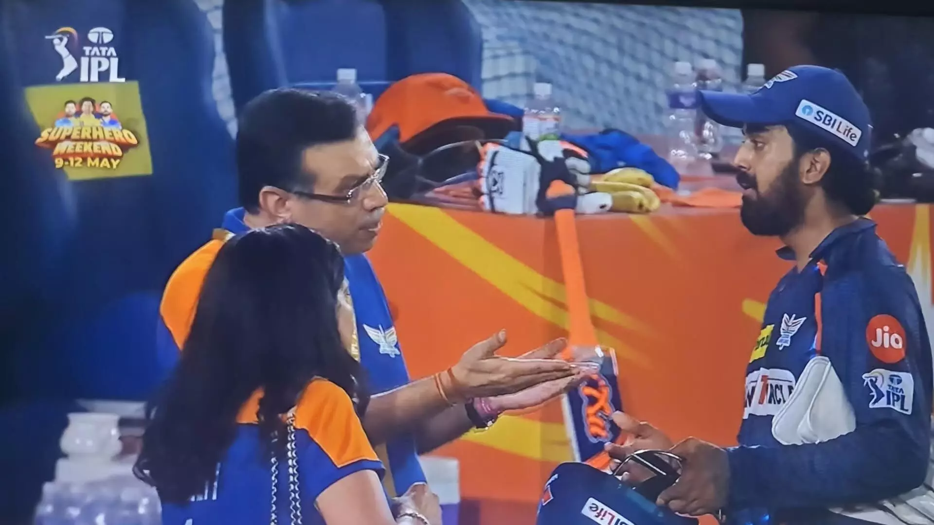 करारी हार के बाद मालिक संजीव गोयनका कप्तान केएल राहुल पर भड़के, Video...