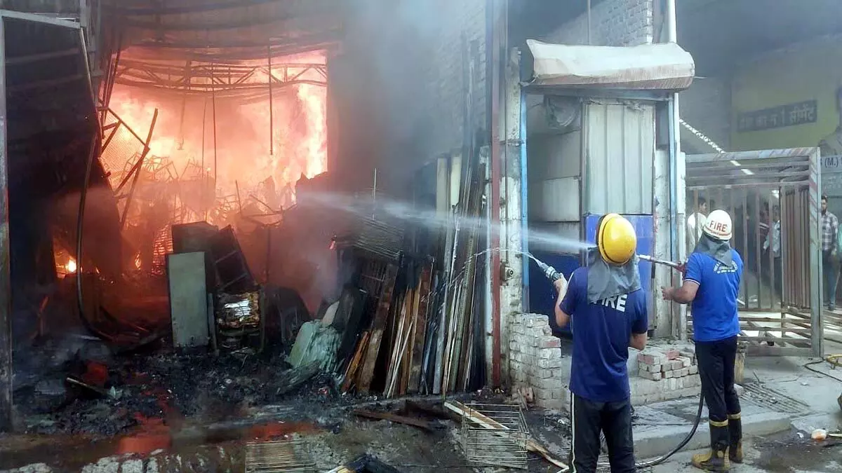 Dehradun: कबाड़ी की दुकान में बम फटने से हुआ धमाका, आठ लोग गंभीर घायल