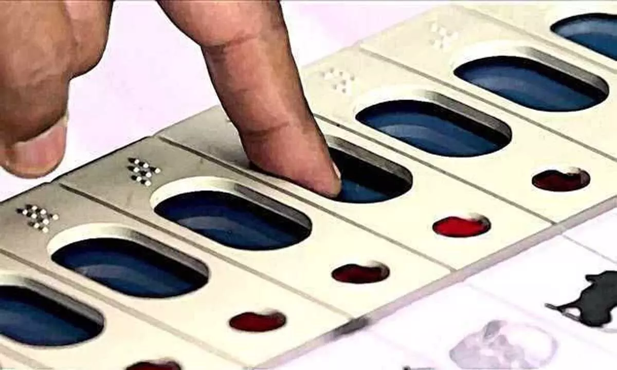 किन्नौर डीसी ने मतदान सुविधाओं का जायजा लिया