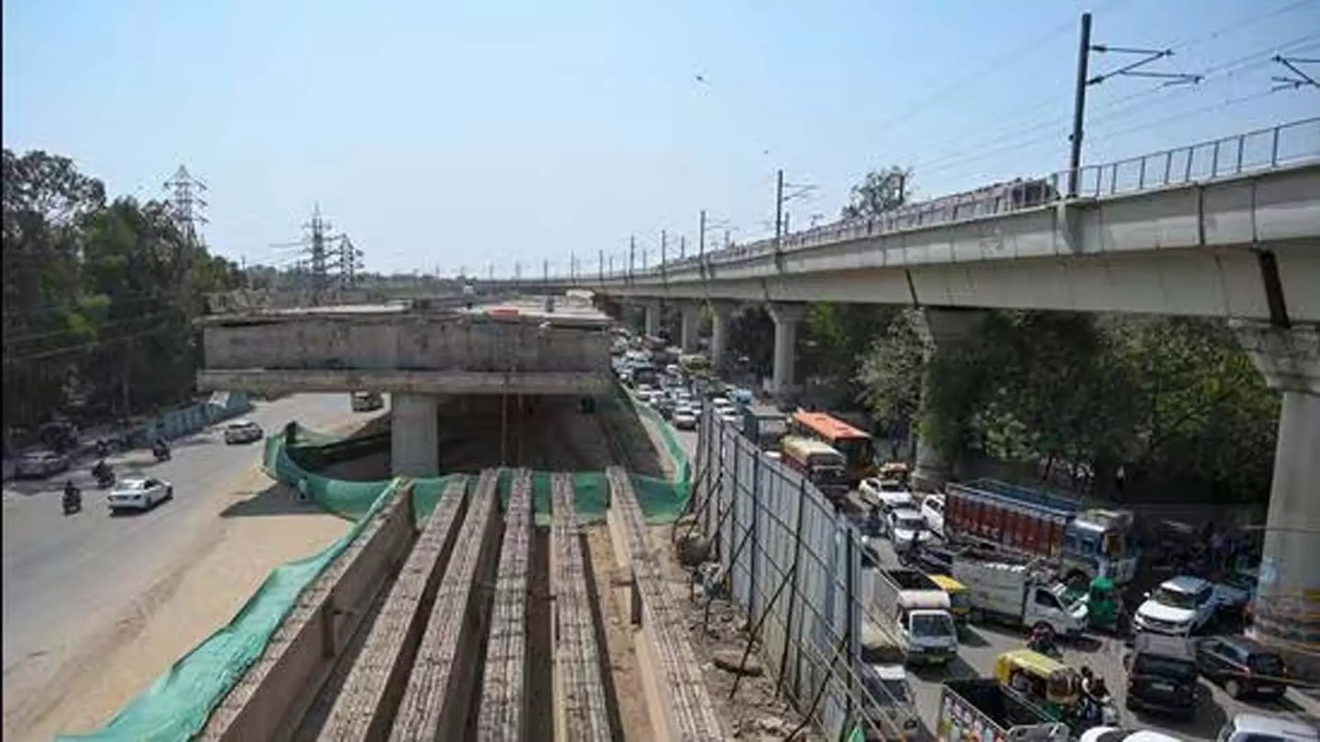 3 फ्लाईओवर में देरी से दिल्ली में यातायात संकट बढ़ने की संभावना