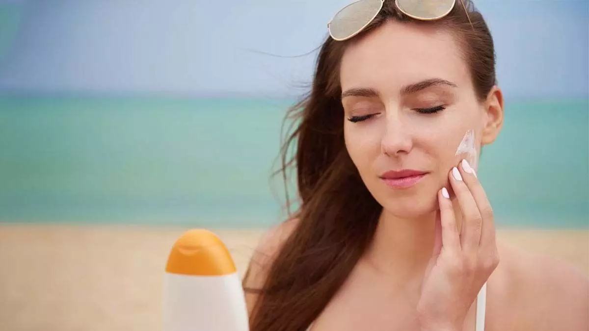 Sunscreen न लगाने से स्किन को होते हैं ये 4 नुकसान