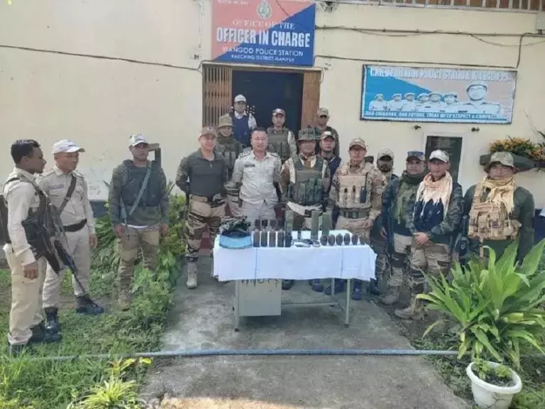 मणिपुर में हथियार, गोला-बारूद और विस्फोटक बरामद