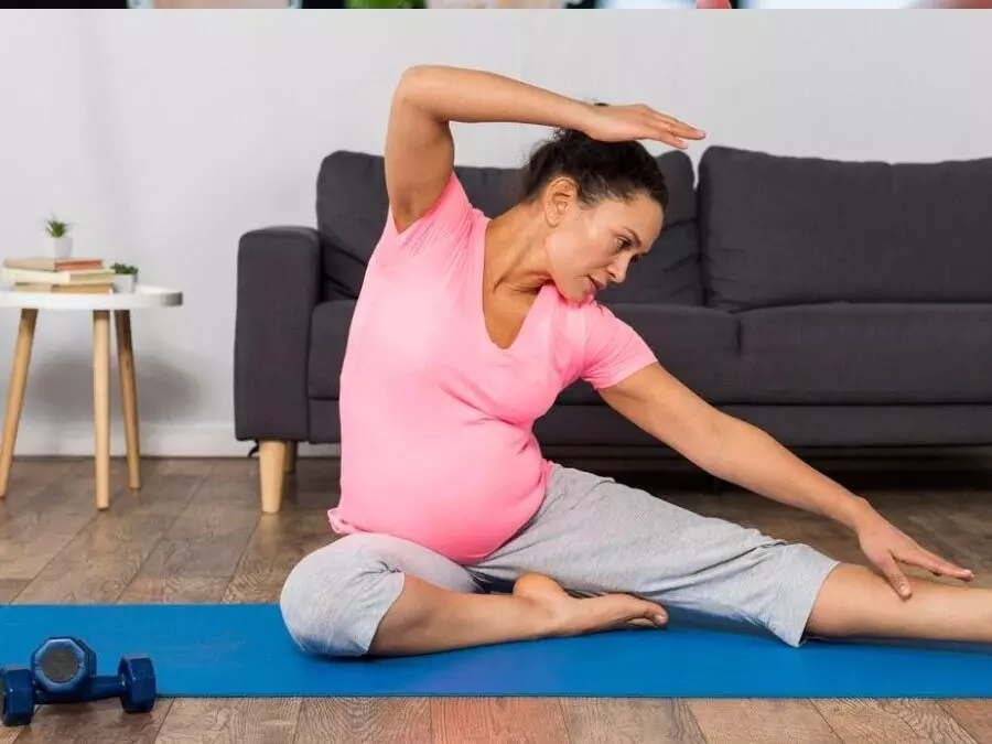 5 स्ट्रेचिंग व्यायाम जो हर महिला को गर्भावस्था के दौरान करने चाहिए