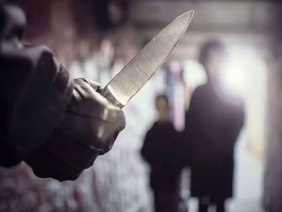 अलवर में तीन बदमाशों ने युवक पर किया चाकू से हमला