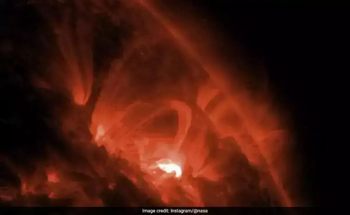 नासा ने सूर्य पर विस्फोट, सौर ज्वालाओं के शक्तिशाली जोड़े के उत्सर्जन को कैद किया