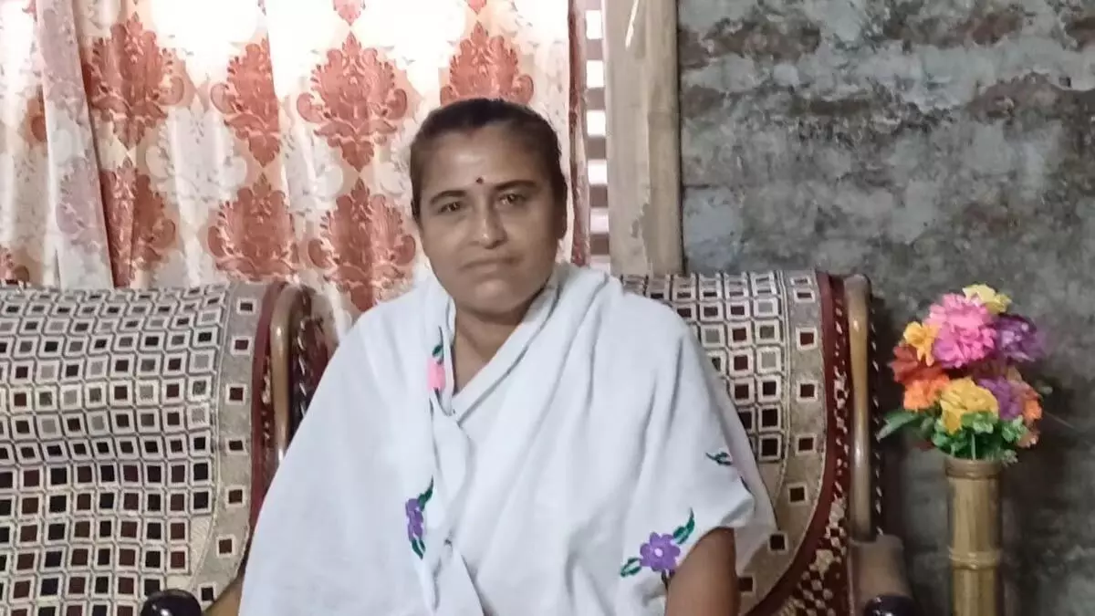 उम्र कोई बाधा नहीं, बल्कि एक संख्या है: ढकुआखाना की 53 वर्षीय महिला बसंती सैकिया ने एचएस परीक्षा पास की