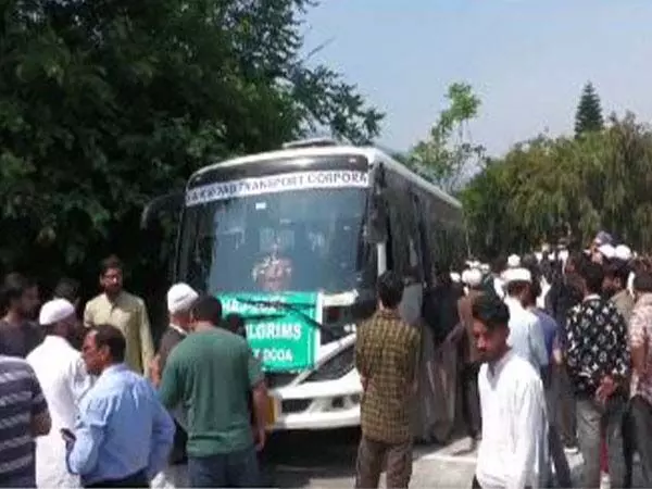 45 हज यात्रियों को डीसी डोडा हरविंदर सिंह ने हरी झंडी दिखाकर श्रीनगर के लिए रवाना किया