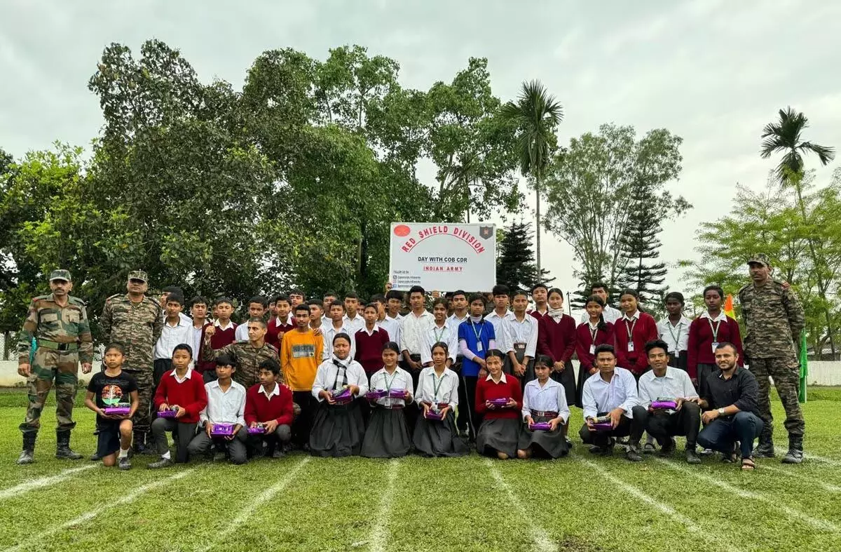 तिनसुकिया जिले में स्कूली बच्चों के लिए सीओबी कमांडर के साथ एक दिन आयोजित