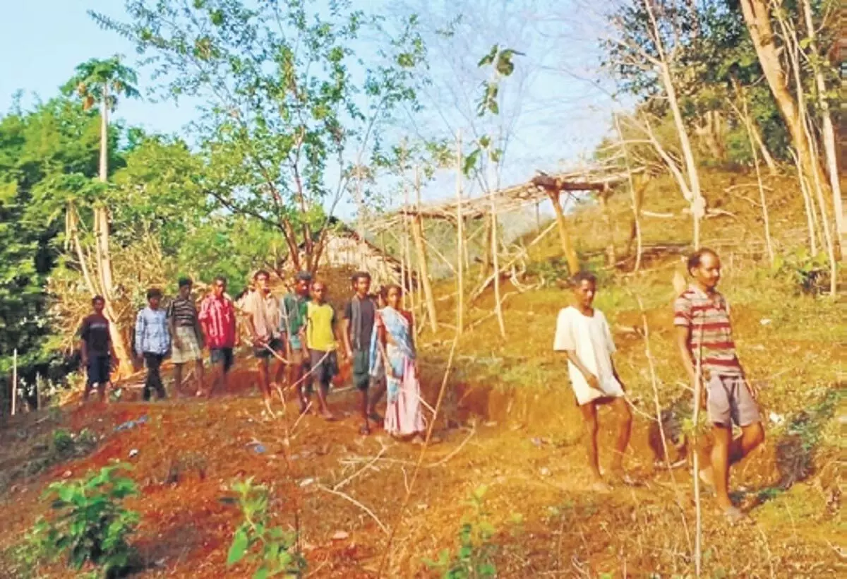 एएसआर जिले के दूरदराज के आदिवासी ग्रामीण परिवहन सुविधा की मांग कर रहे