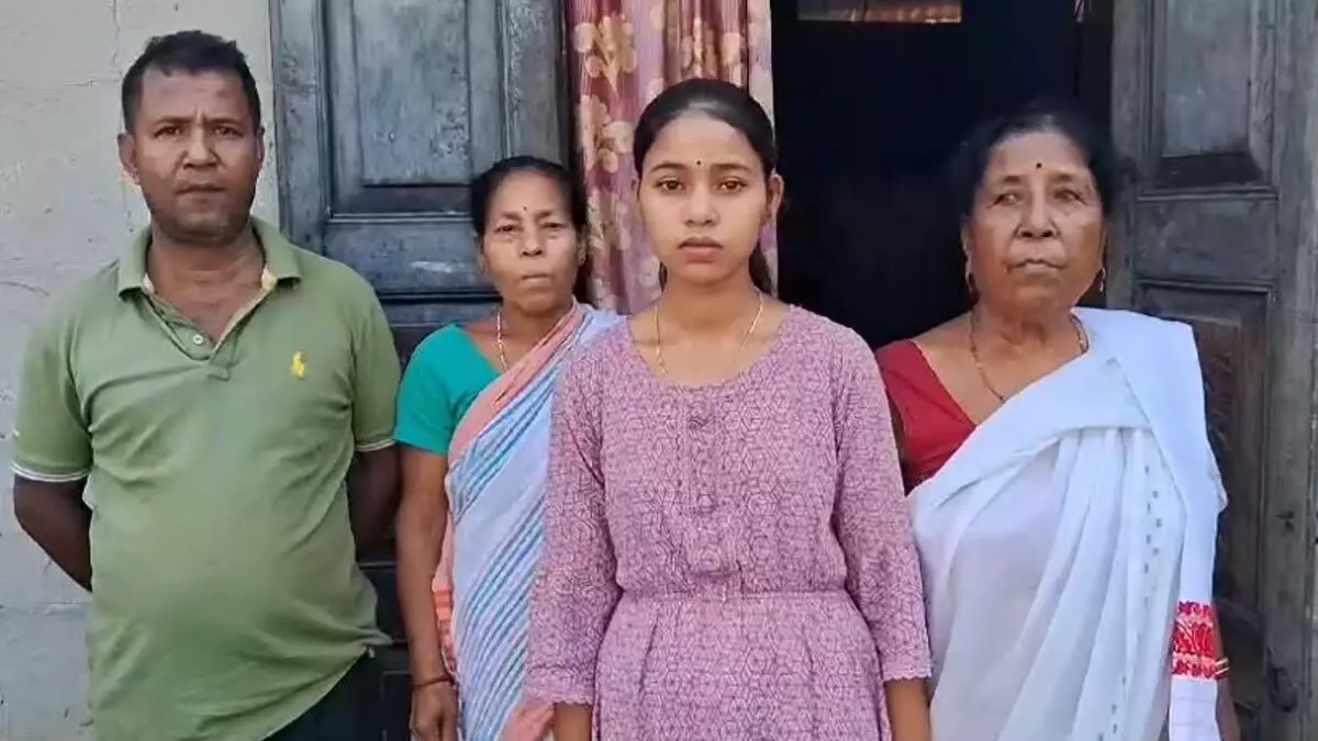 असम की लड़की ने गरीबी की समस्या को पार करते हुए एचएस परीक्षा में 91% अंक हासिल किए