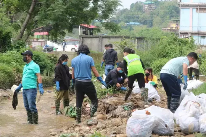 एनजीओ ने यागमसो नदी से 4.5 टन कचरा हटाया