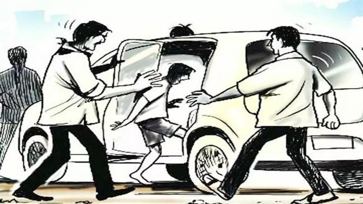 नाबालिग छात्रा का कार सवार चार युवकों ने किया अपहरण, कार्रवाई की मांग