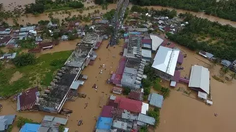Indonesia: इंडोनेशिया में अचानक आई बाढ़ से 15 लोगों की मौत, दर्जनों घायल