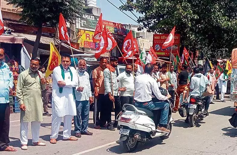 किसानों ने भाजपा उम्मीदवार राणा सोढ़ी के जलालाबाद दौरे का विरोध किया