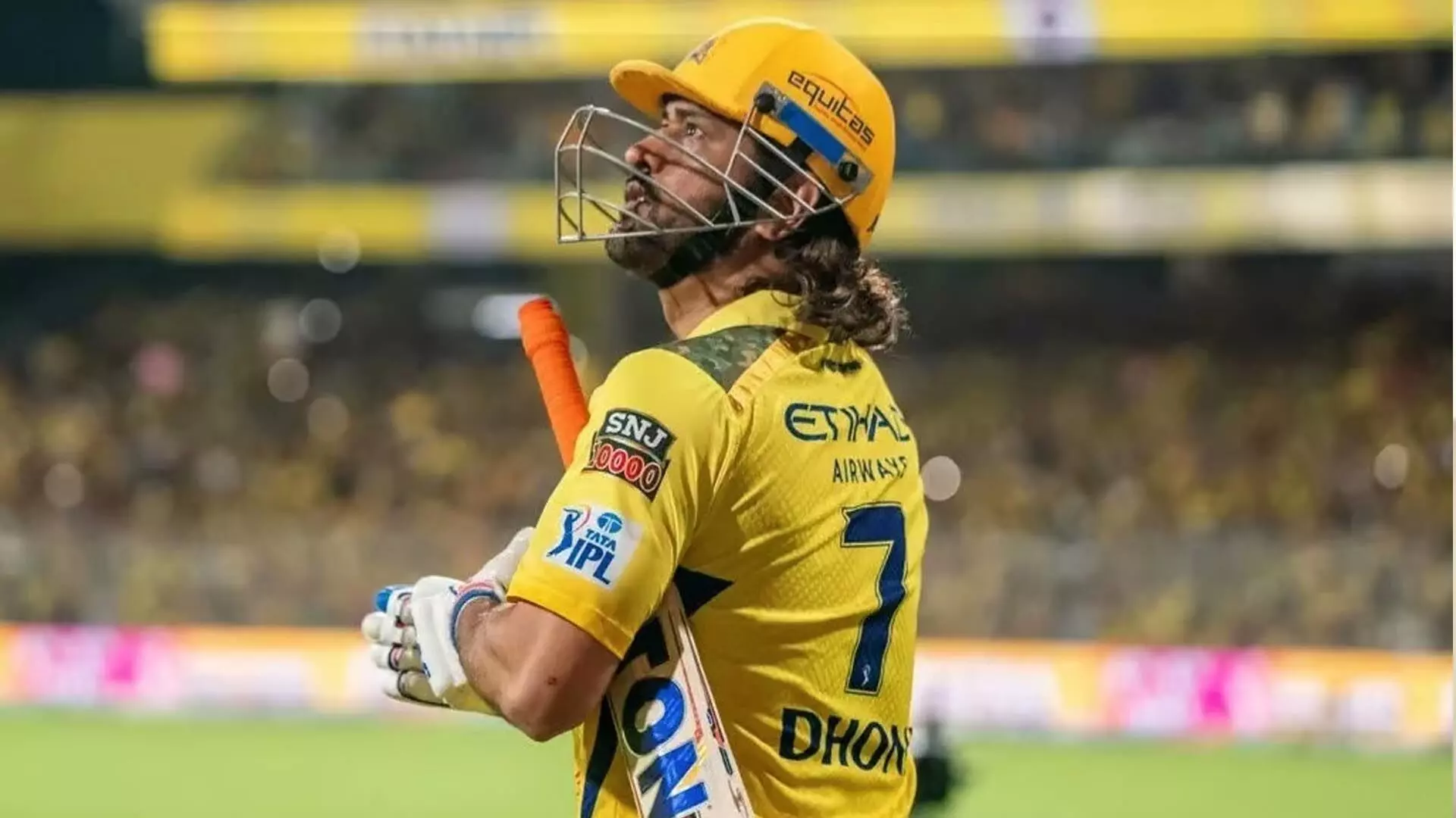 CSK ने प्रशंसकों से रुकने का अनुरोध किया; एमएस धोनी के लिए कुछ खास की योजना