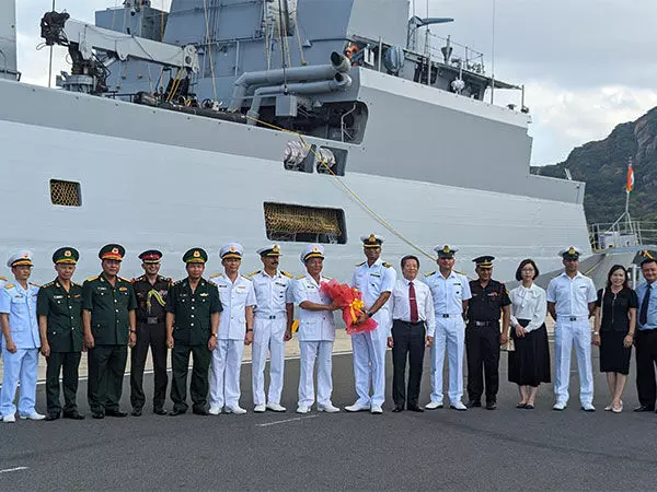 नौसेना का जहाज INS किल्टन वियतनाम के कैम रैन खाड़ी पहुंचा, देशों के बीच संबंधों को मजबूत करने के लिए यात्रा