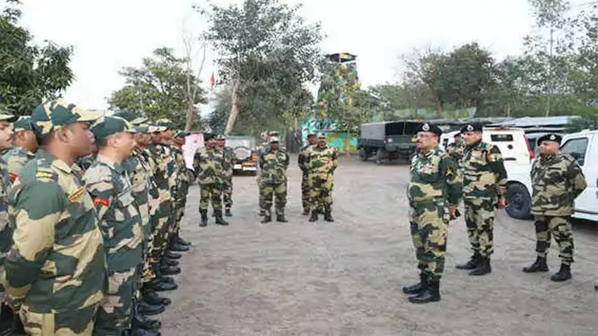 सीएपीएफ को बीएसएफ के बीहाइव्स ऑन बॉर्डर फेंस मॉडल को अपनाने के लिए कहा