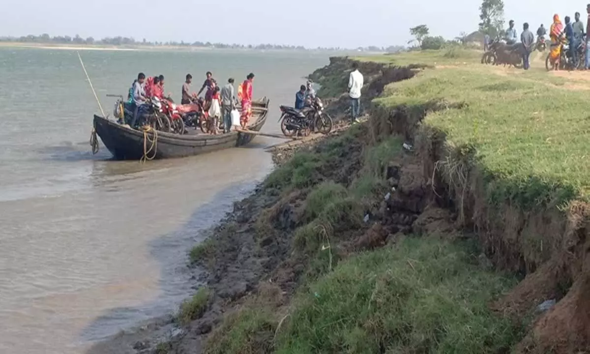 सरकारी सुविधाओं से वंचित ग्रामीणों ने दी मतदान बहिष्कार की धमकी