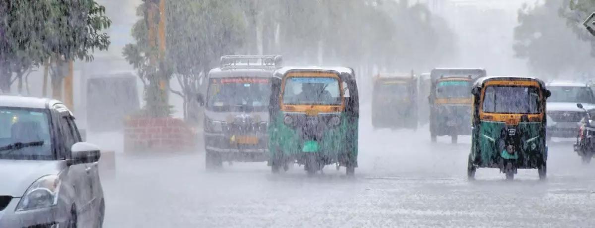 आंध्र प्रदेश के कुछ हिस्सों में दो दिनों तक गरज के साथ बारिश होने की संभावना