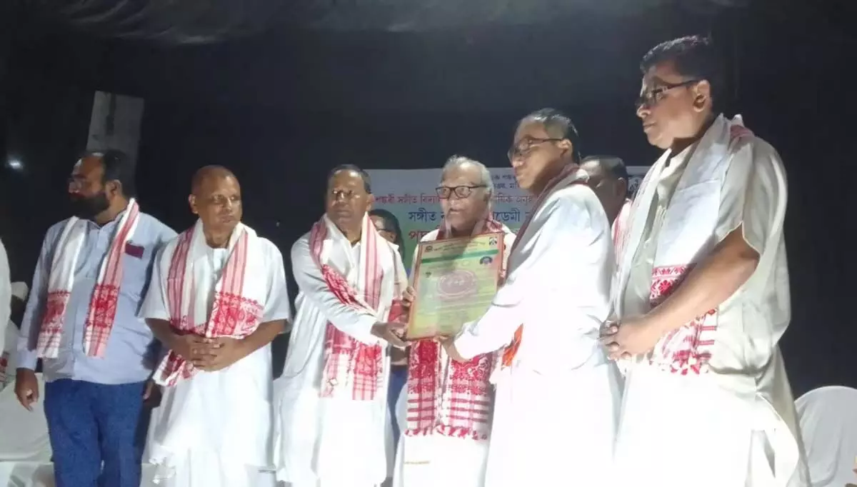 पद्मश्री जतिन गोस्वामी गुरुदेव को मोरीगांव में कुशिलाबा कला निधि उपाधि से सम्मानित