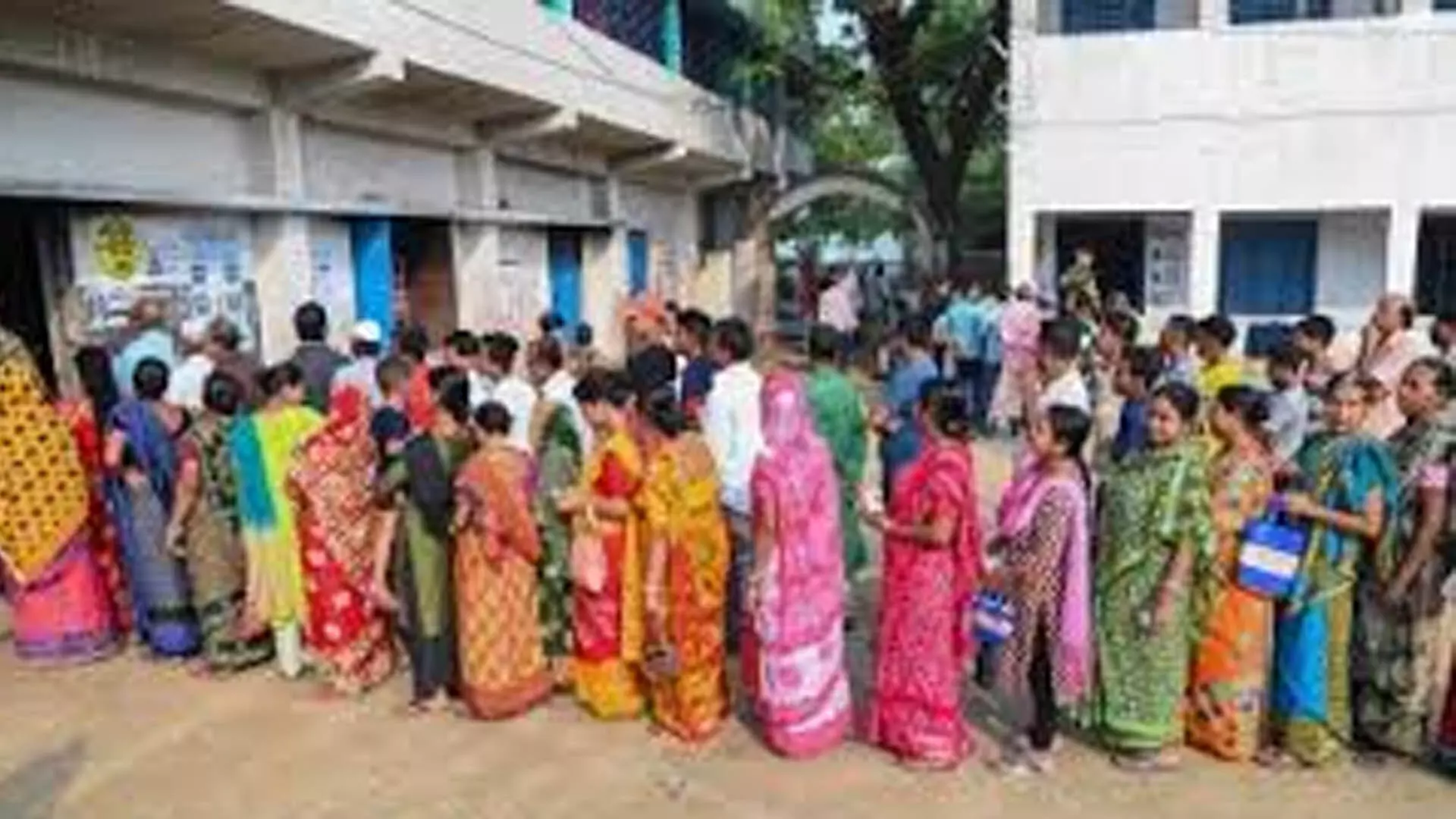 पश्चिम बंगाल में सबसे अधिक 15.24% मतदान दर्ज किया