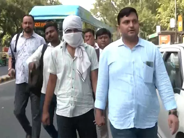 दिल्ली कार शोरूम फायरिंग मामला: दूसरा आरोपी कोलकाता से गिरफ्तार