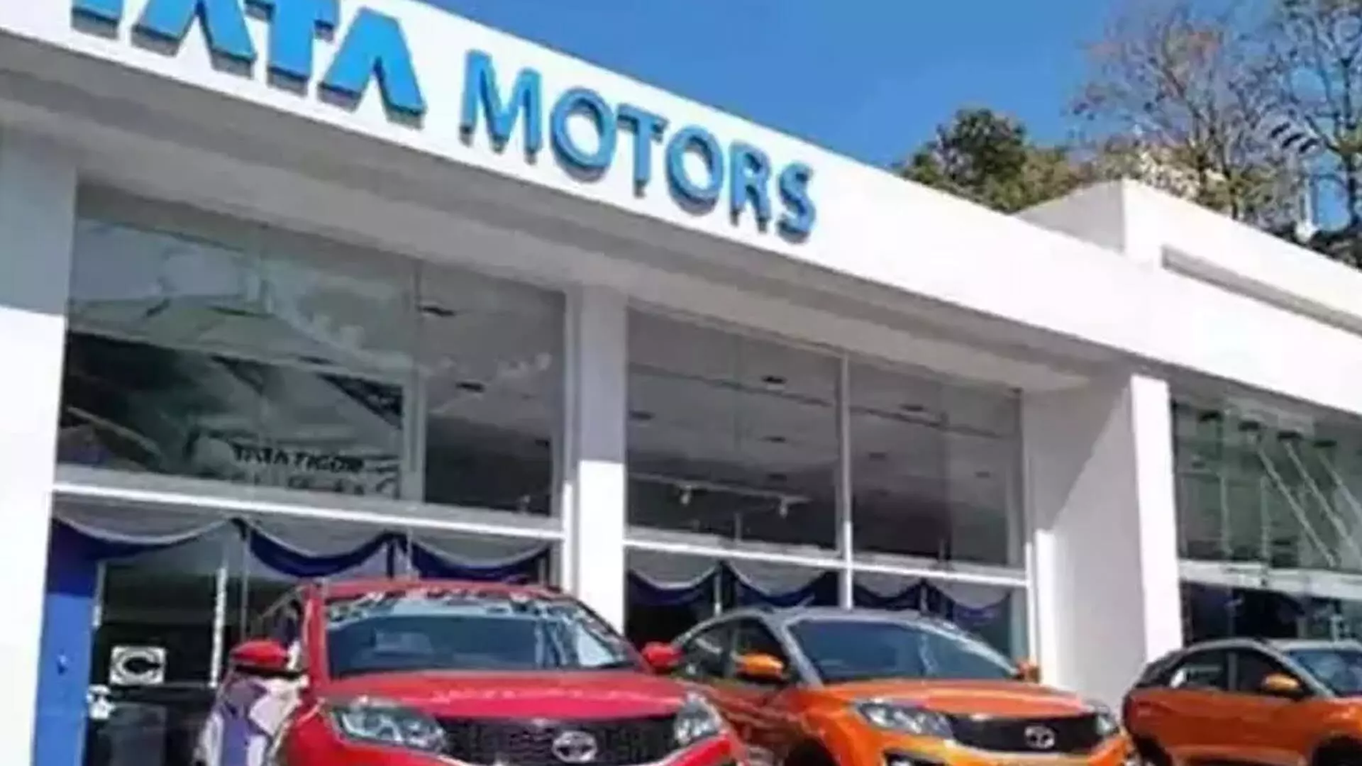 टाटा मोटर्स के शेयरों में 9 फीसदी की गिरावट, मार्केट कैप 29,946.88 करोड़ रुपये घटा