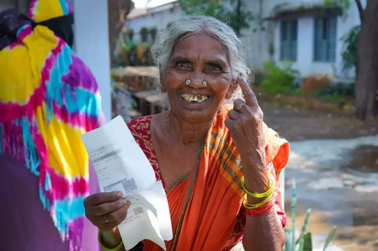 खराब मौसम, कल रात बिजली कटौती के बावजूद वारंगल में मतदान सुचारू रहा