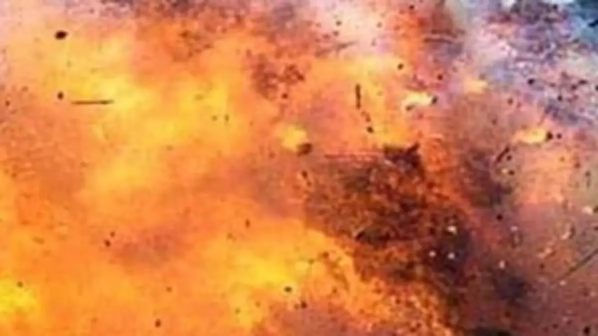 केरल में पुलिस वाहन के सामने बम विस्फोट, कोई घायल नहीं
