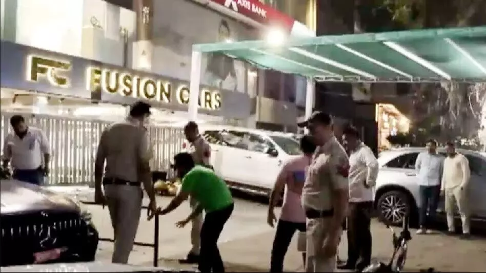 कार शोरूम में गोलीबारी, कोलकाता से आरोपी गिरफ्तार