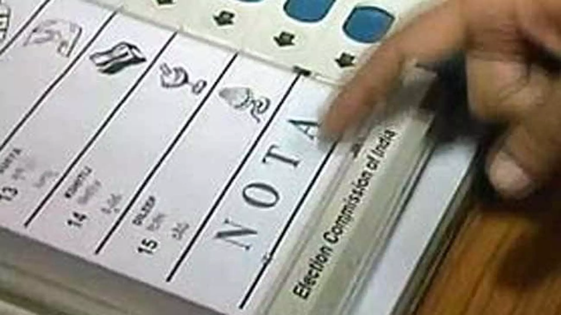 इंदौर में मतदान के दिन नोटा को लेकर कांग्रेस और बीजेपी में तकरार
