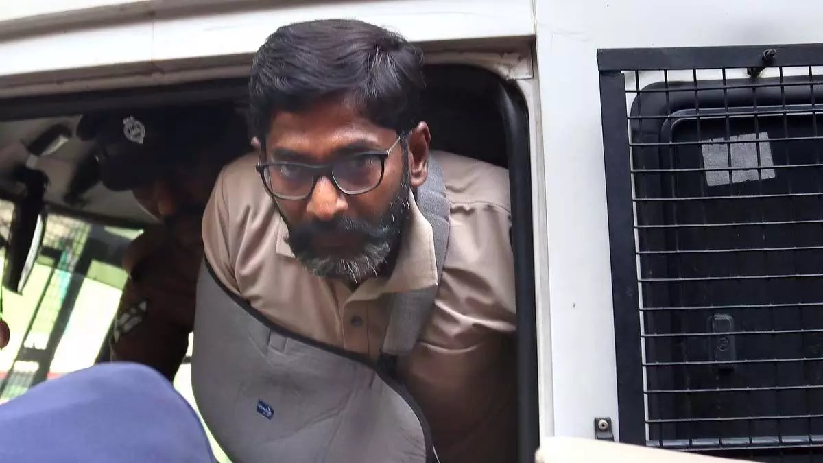 कोवई पुलिस को सावुक्कू शंकर की एक दिन की हिरासत मिली