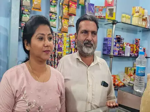 मिठाई दुकान में उठाईगिरी का मामला, आइसक्रीम खरीदने पहुंचे युवकों ने उड़ाए मोबाइल और नकदी