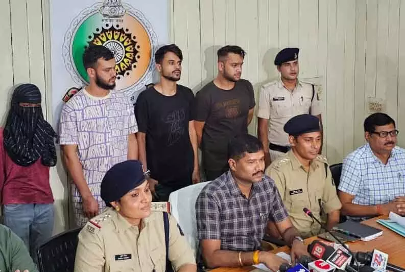 रायपुर में सैमरॉक ग्रीन होटल से ड्रग्स पैडलर गिरफ्तार, ऑडी कार भी पुलिस ने किया सीज