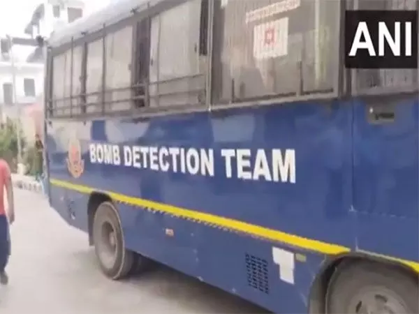 दिल्ली के चार अस्पतालों को ईमेल से बम की धमकी मिली