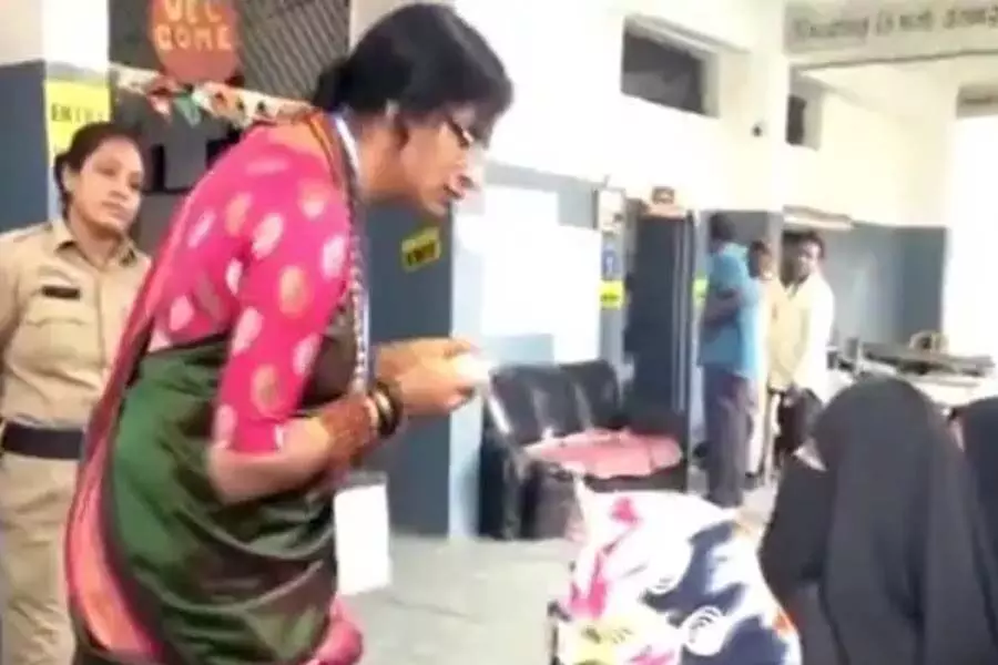 एफआईआर पदकों की तरह: भाजपा की माधवी लता ने पोल बूथ पर आईडी की जांच का बचाव किया