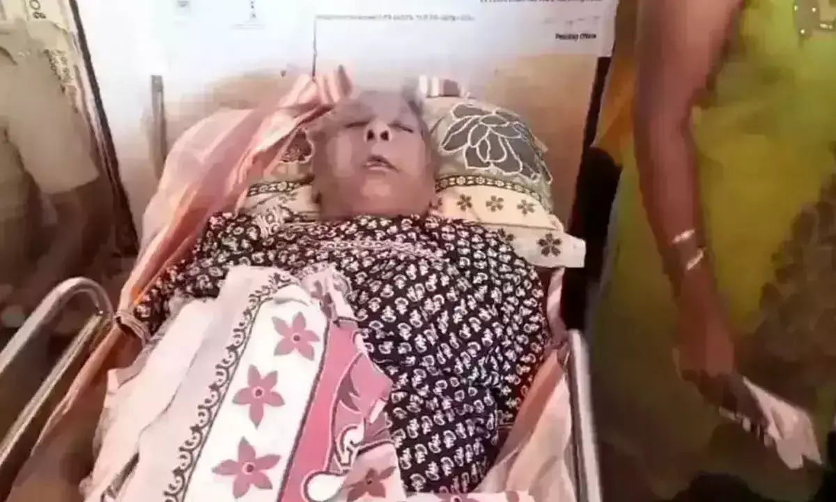 एलुरु: 78 साल की बीमार महिला ने स्ट्रेचर से डाला वोट