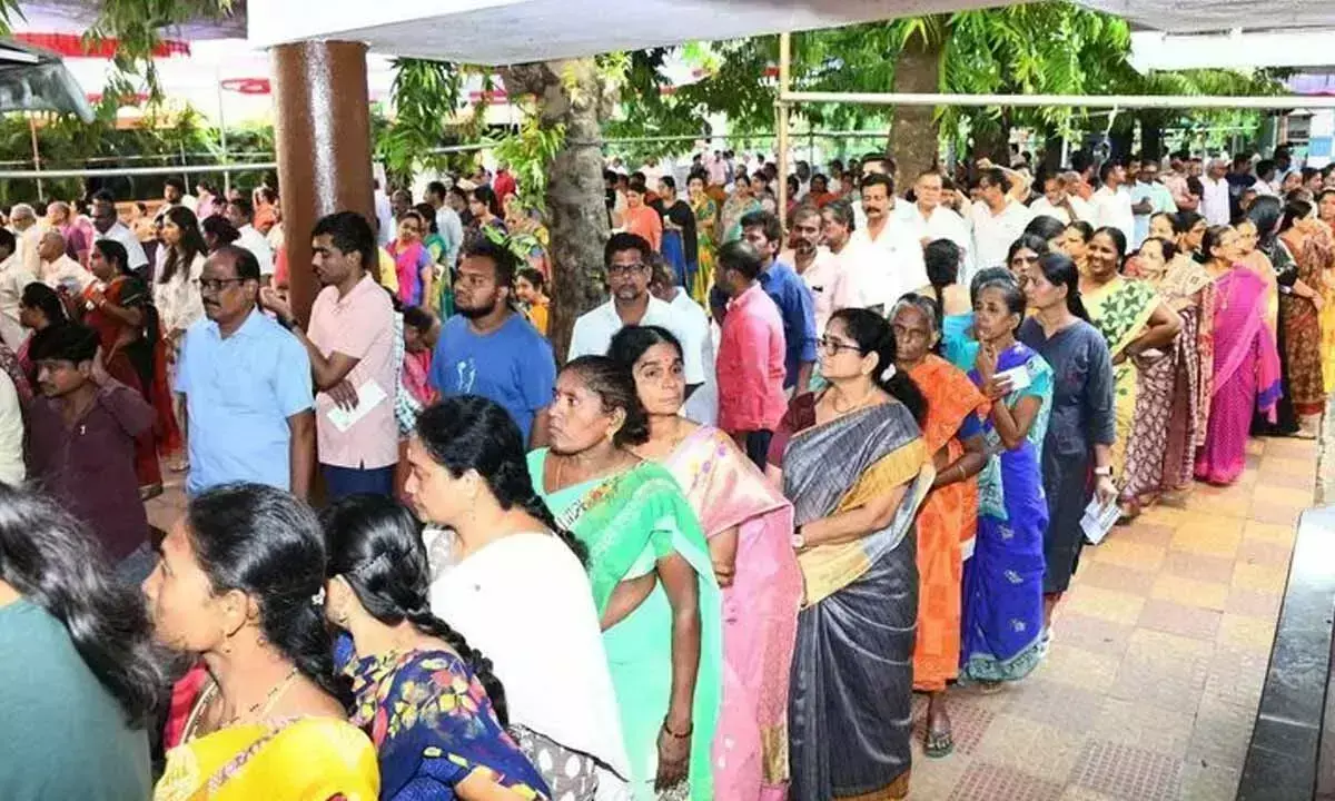 विजयवाड़ा: मतदान में शहरी मतदाताओं की संख्या में बढ़ोतरी देखी जा रही है