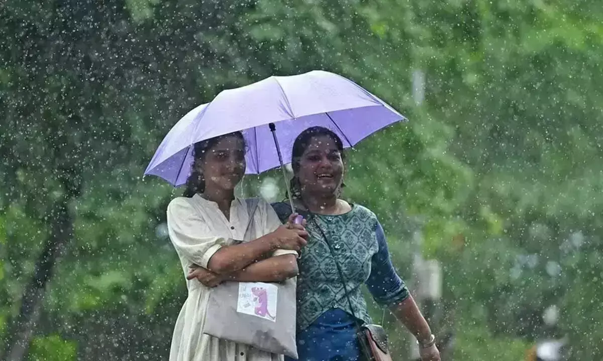 बारिश से मतदाताओं को परेशानी होती है